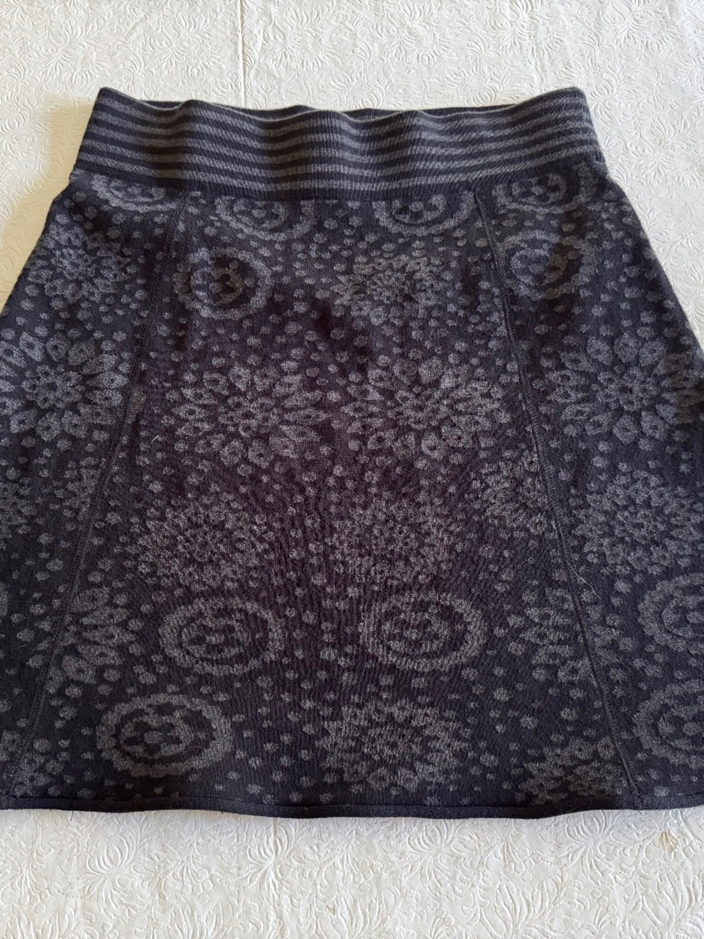 Akini A line Flare Black/Gray Skirt size Med